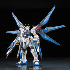 Gundam #14 Strike Freedom Gundam "Gundam SEED Destiny", Bandai RG 1/144 | Dragon's Lair Comics and Fantasy Houston TX